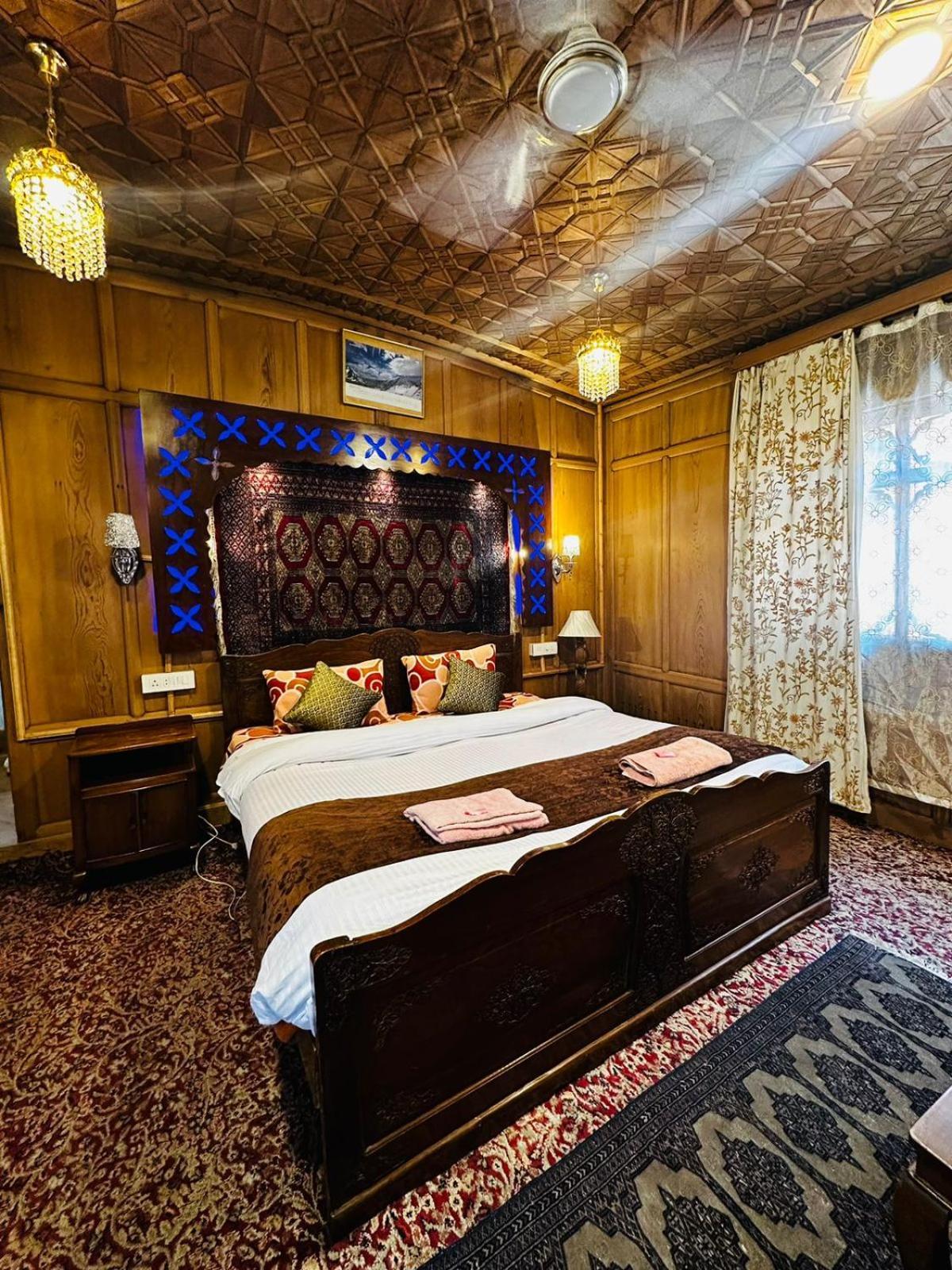 Floating Luxury Group Of Houseboats Hotel ศรีนาการ์ ภายนอก รูปภาพ