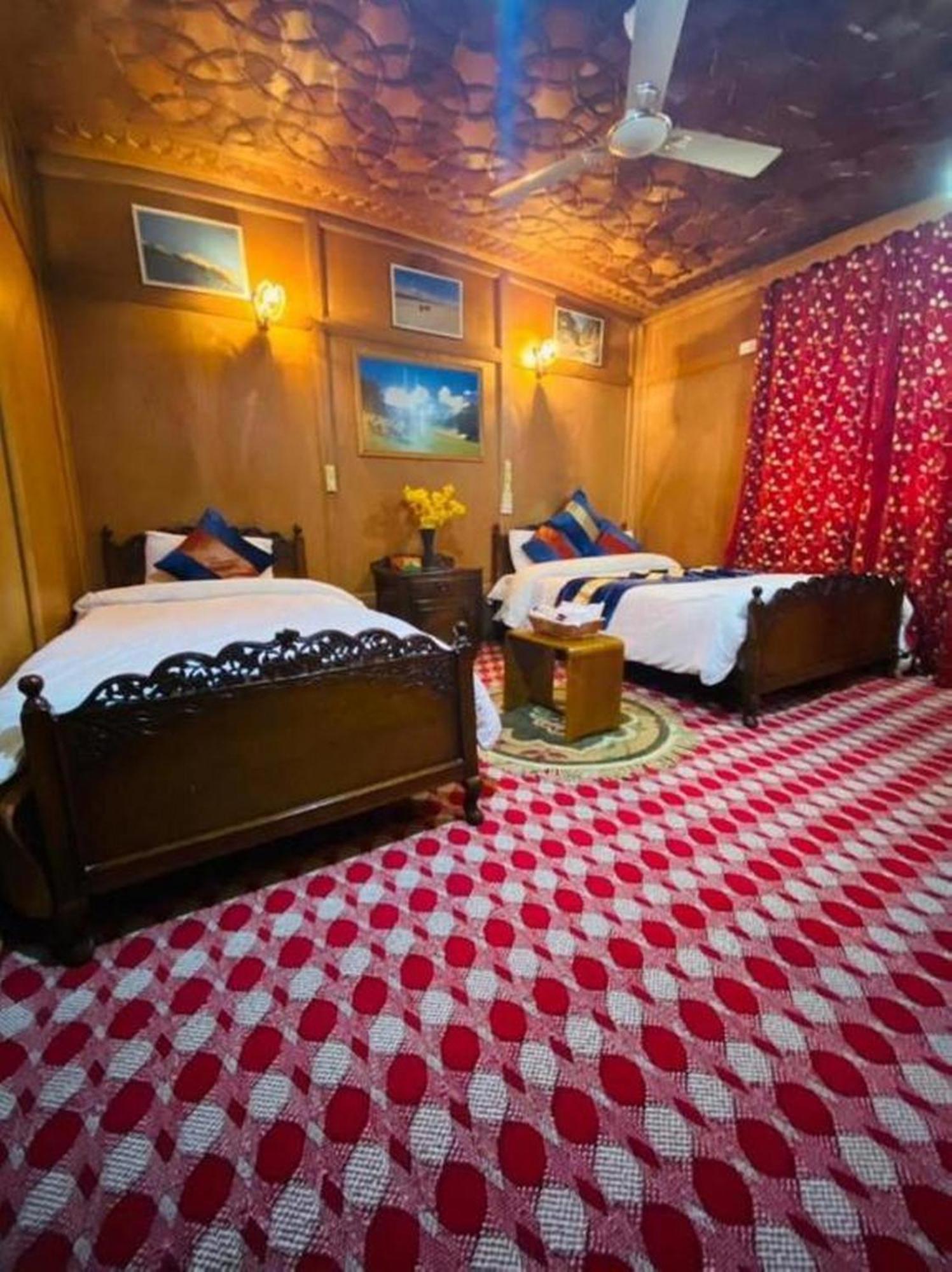Floating Luxury Group Of Houseboats Hotel ศรีนาการ์ ภายนอก รูปภาพ
